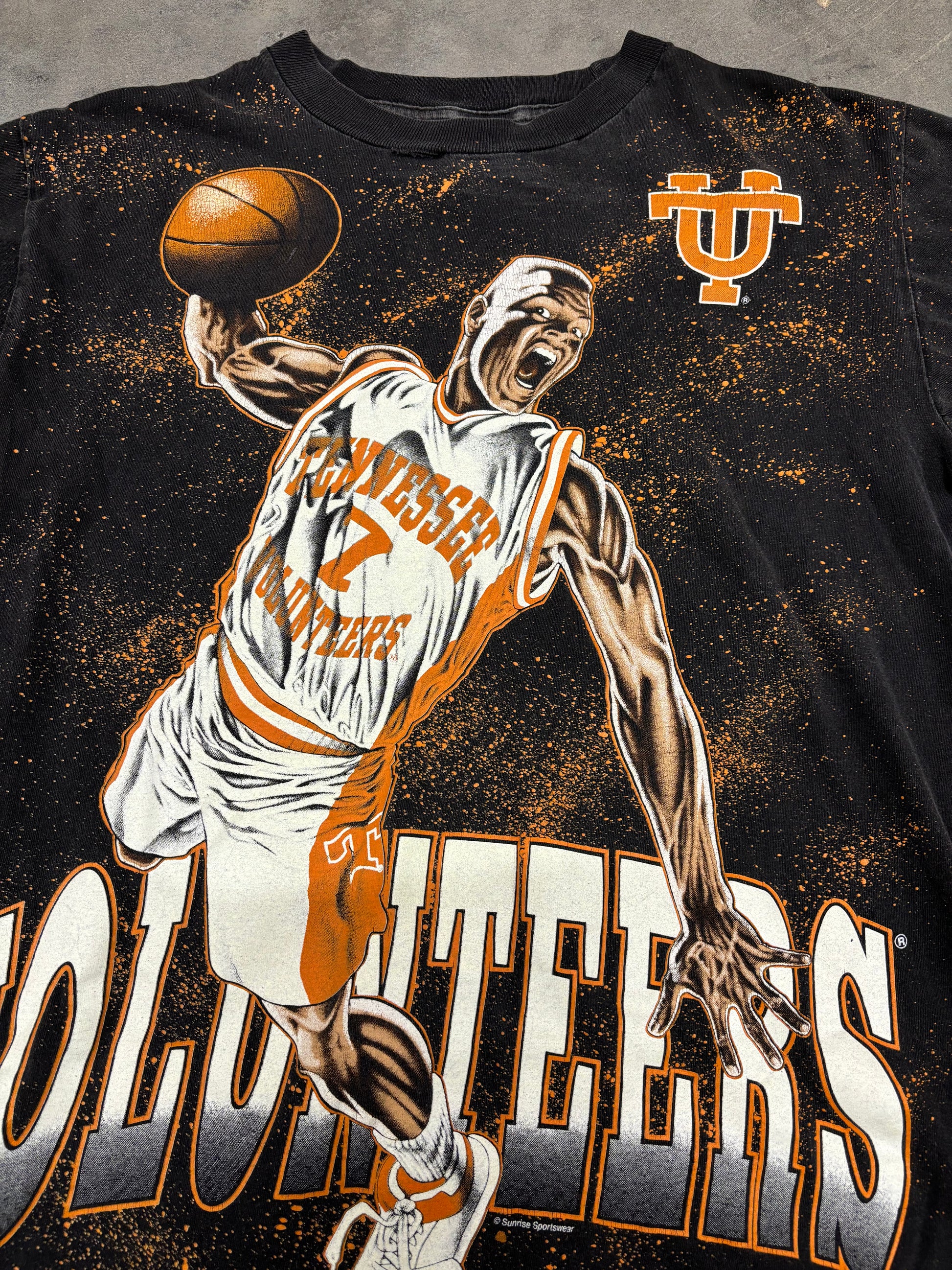 VINTAGE TENNESSEE BASKETBALL AOP SHIRT - L