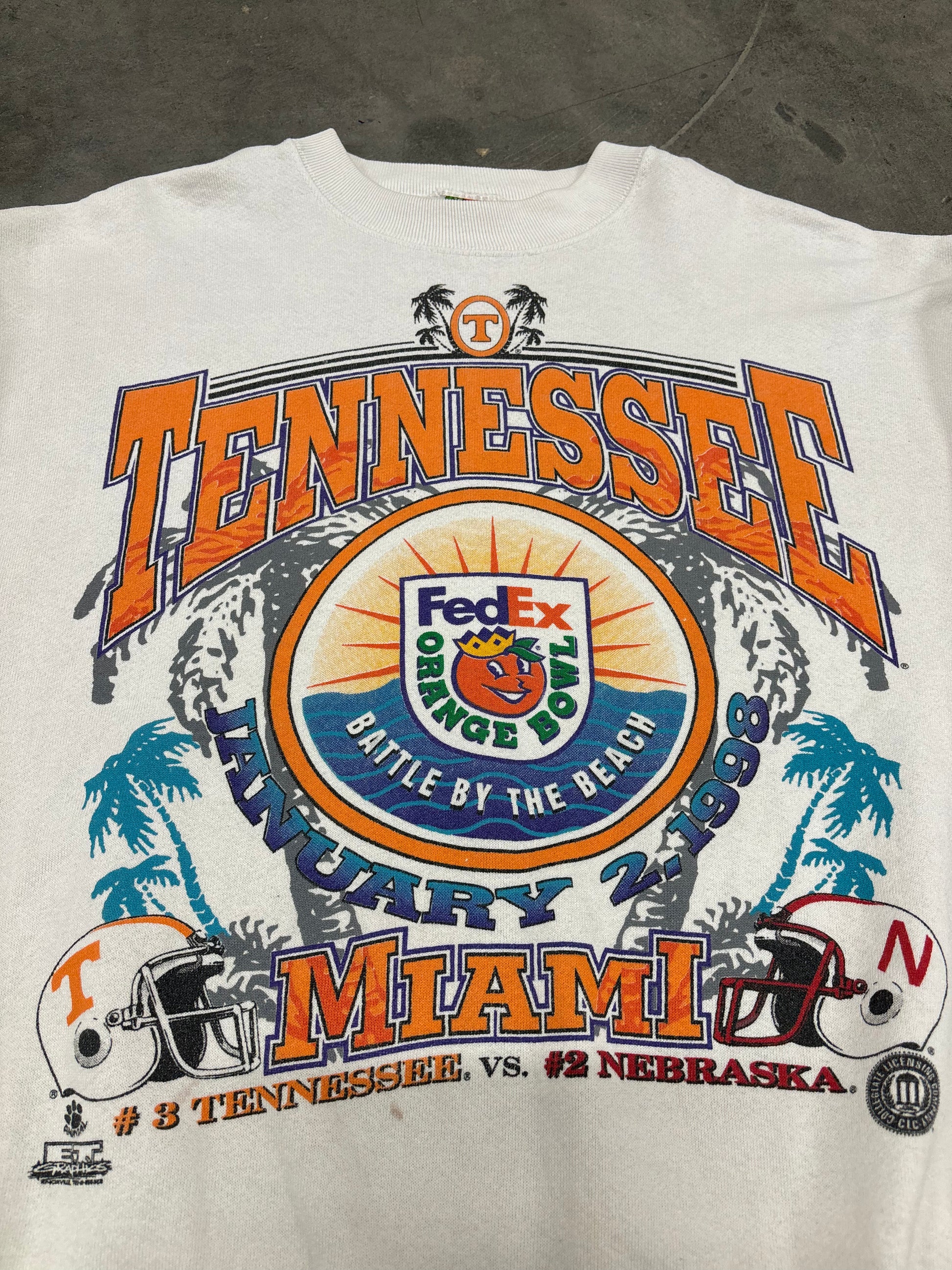 VINTAGE TENNESSEE VS NEBRASKA SWATSHIRT - M