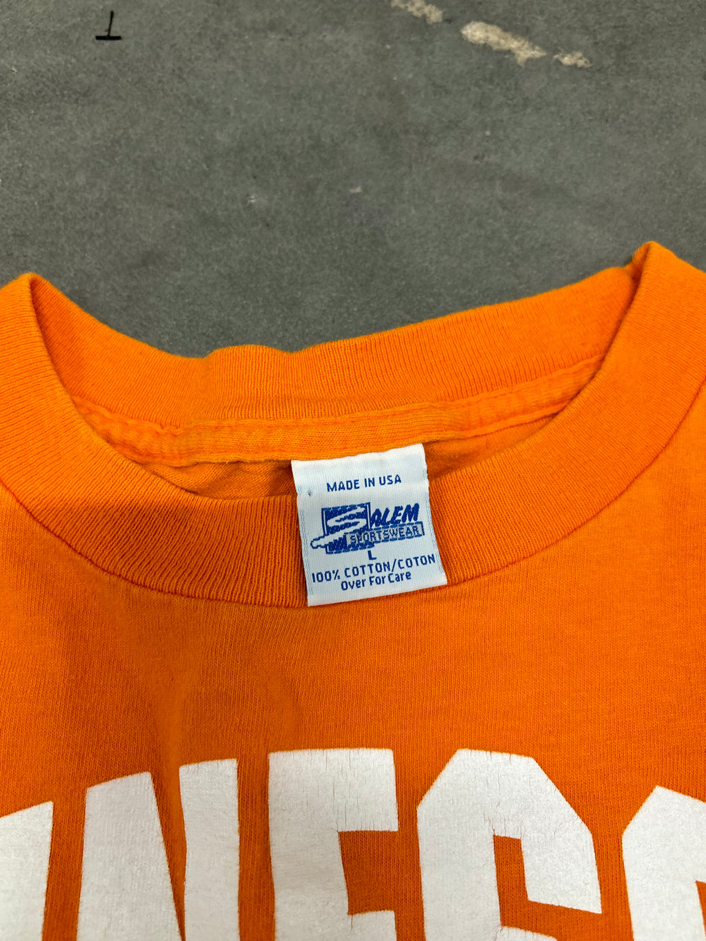 VINTAGE SALEM TENNESSEE SPELLOUT SHIRT - L