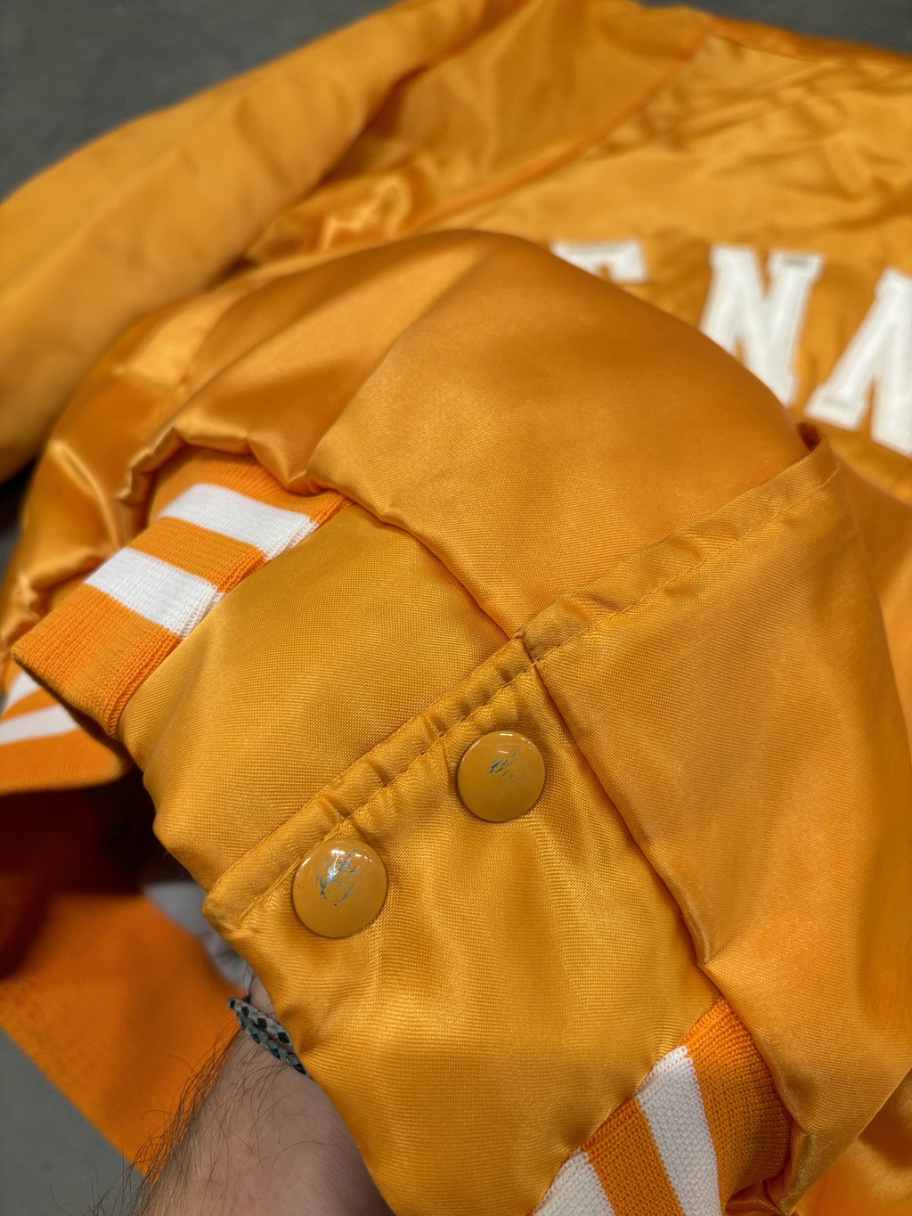VINTAGE TENNESSEE SPELLOUT SATIN BOMBER JACKET - XL/XXL